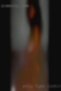 Poly type looking naked park for a Lady in public.