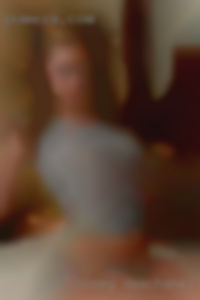 Zooey Deschanel crossed with free Liz Lemon.